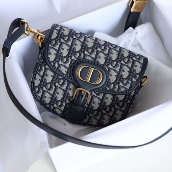 Classic DIOR Bag: A Stylish and Versatile Choice for Elegance - Picture 1 of 6